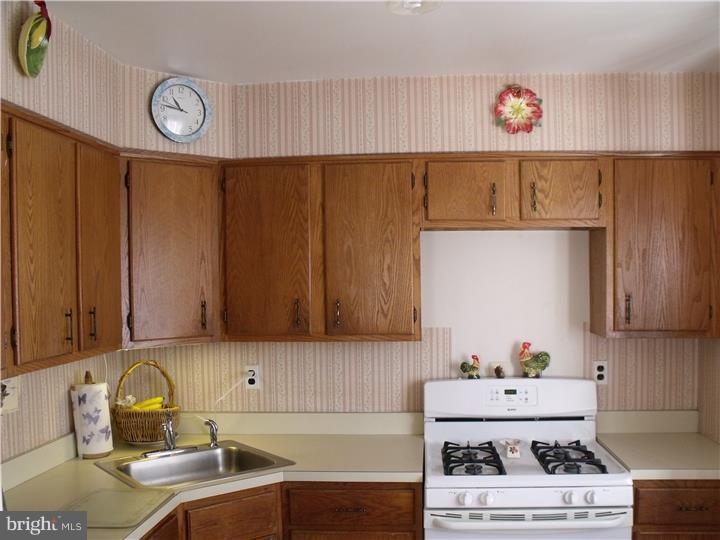 27 Geraldine Road Hightstown, NJ 08520 - Photo 6 of 24 Kitchen