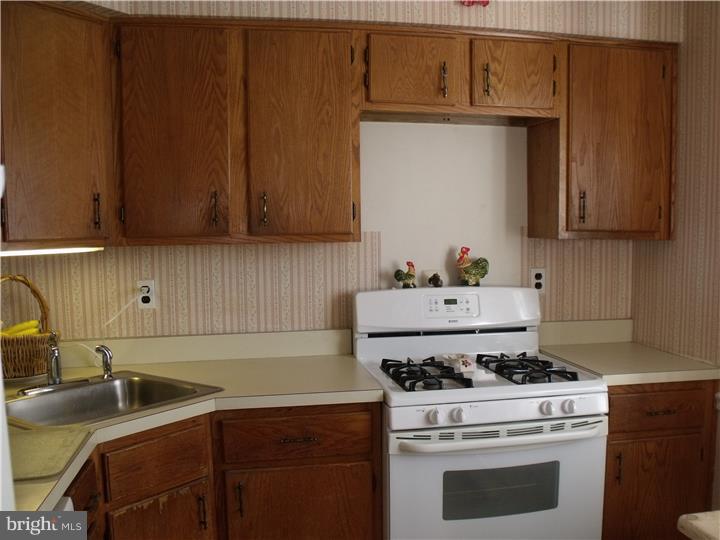 27 Geraldine Road Hightstown, NJ 08520 - Photo 7 of 24 Kitchen