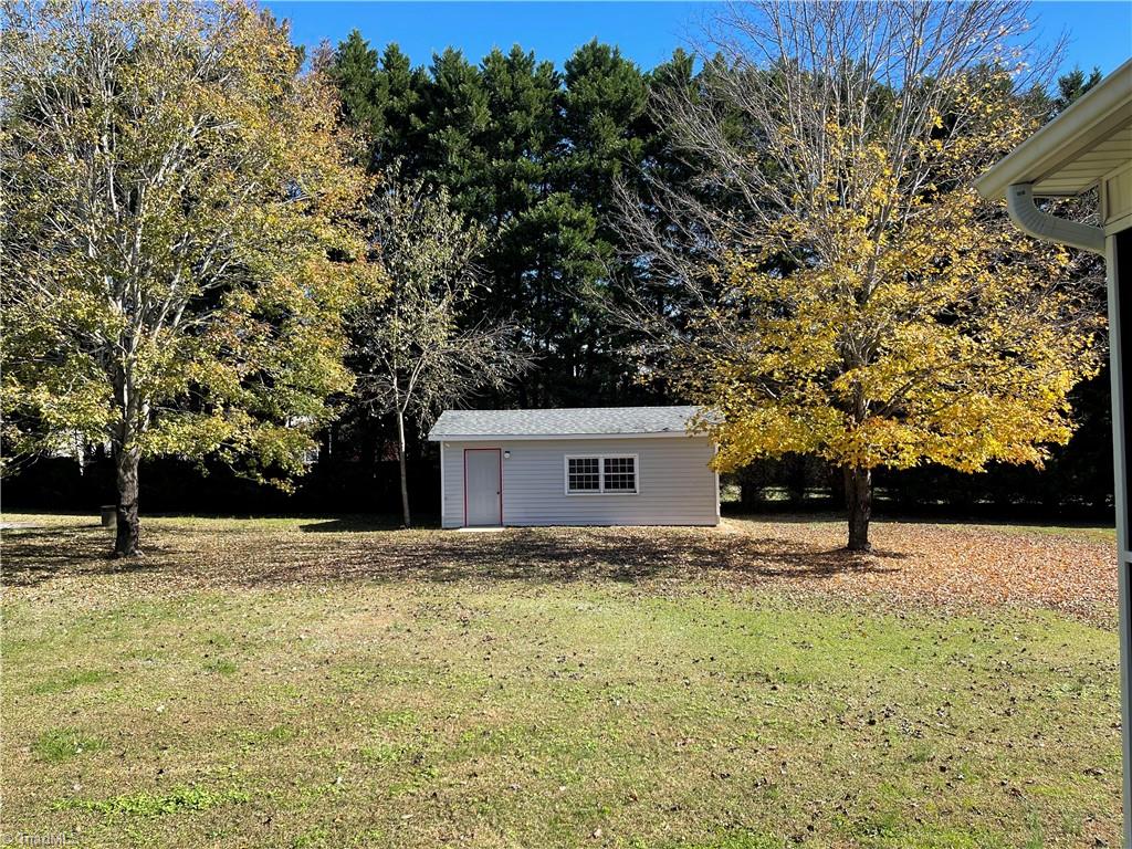 7518 Strawberry Road Summerfield, NC 27358 - Photo 34 of 36 Gallery Image 34