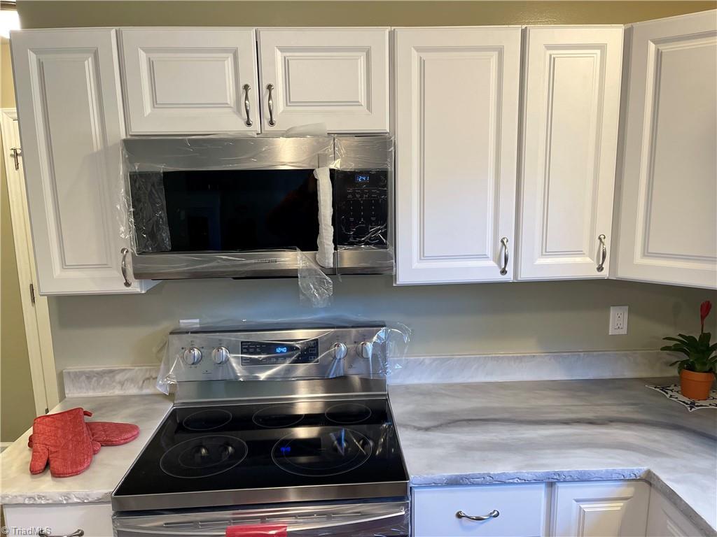 7518 Strawberry Road Summerfield, NC 27358 - Photo 6 of 36 Gallery Image 6