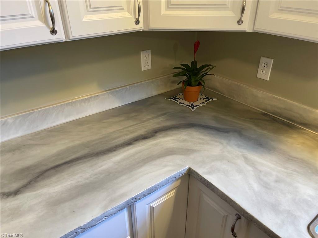 7518 Strawberry Road Summerfield, NC 27358 - Photo 9 of 36 Gallery Image 9