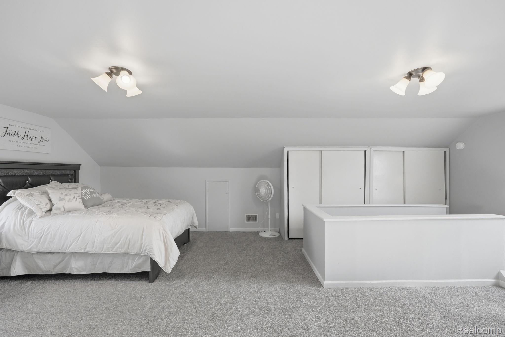 1857 Roslyn Road Grosse Pointe, MI 48236 - Photo 23 of 38