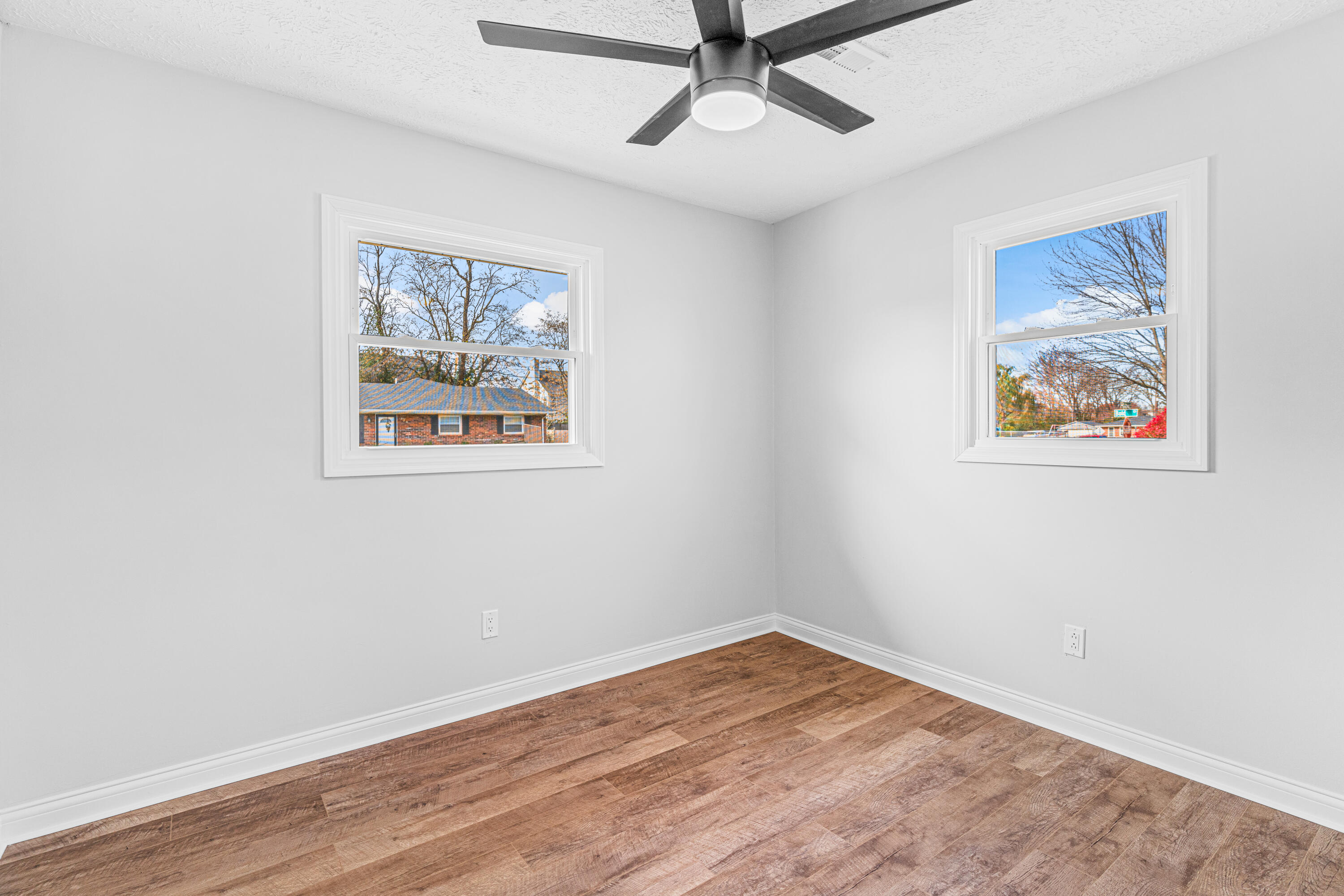 325 Dunroven Road Versailles, KY 40383 - Photo 28 of 47 22-21