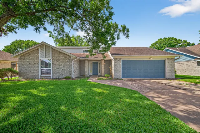 $266,000 | 5225 Glenvalley Drive, La Porte, TX 77571