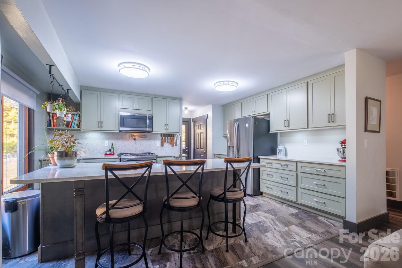 240 Eldon Lane Salisbury, NC 28144 - Photo 17 of 41 a view of kitchen with breakfast area