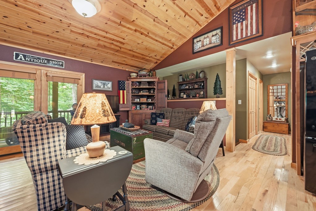 267 Vista Hills Road Murphy, NC 28906 - Photo 15 of 36 Livingroom