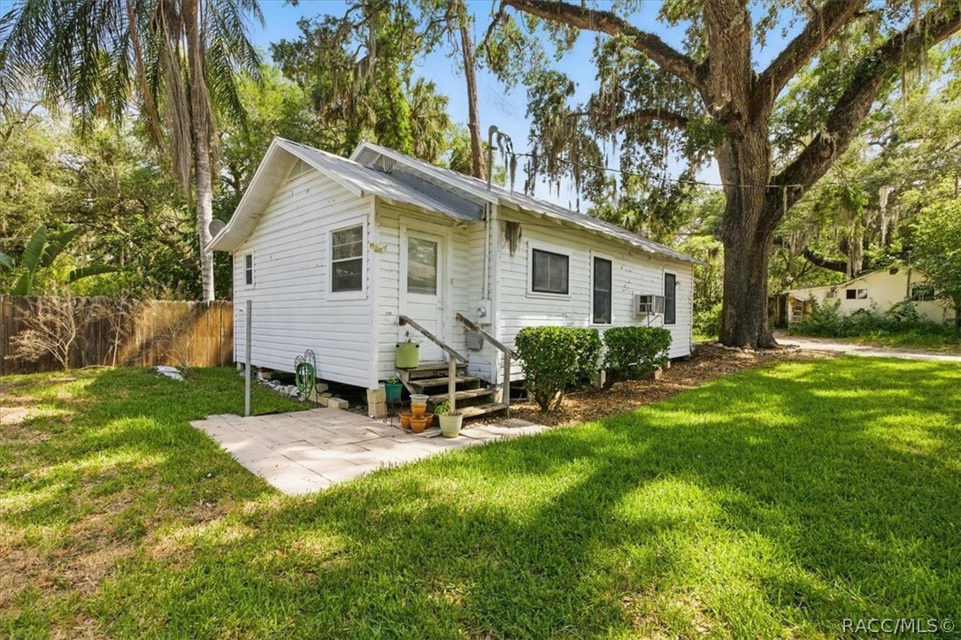 6 62nd Street Yankeetown, FL 34498 - Photo 41 of 55 a view of a house with a yard and sitting area