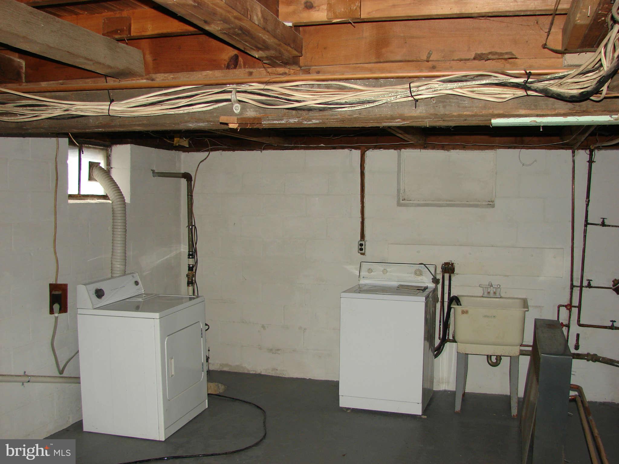 701 Fuselage Avenue Baltimore, MD 21221 - Photo 17 of 21 Interior (General)