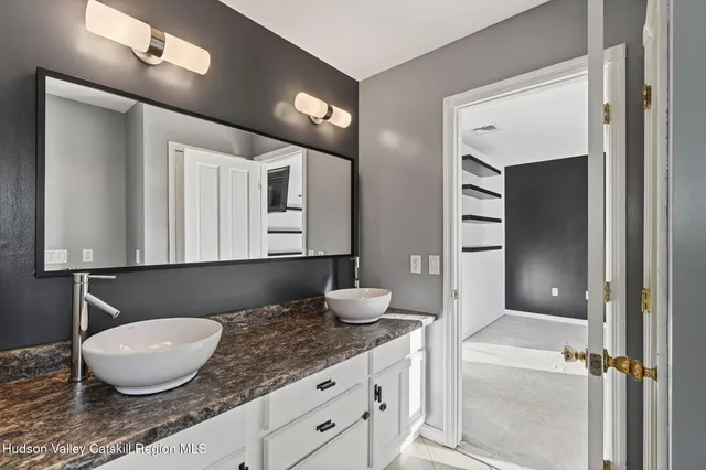 a view of livingroom with hardwood
