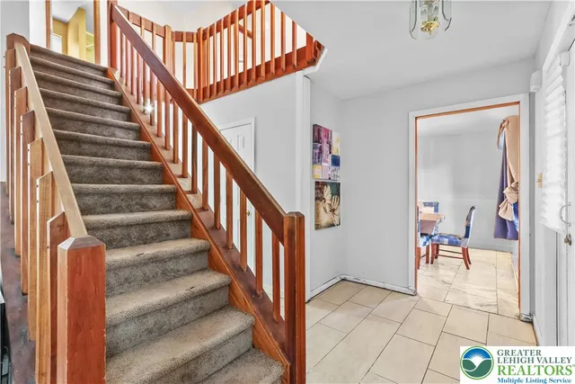 a picture of a bench in a white microwave