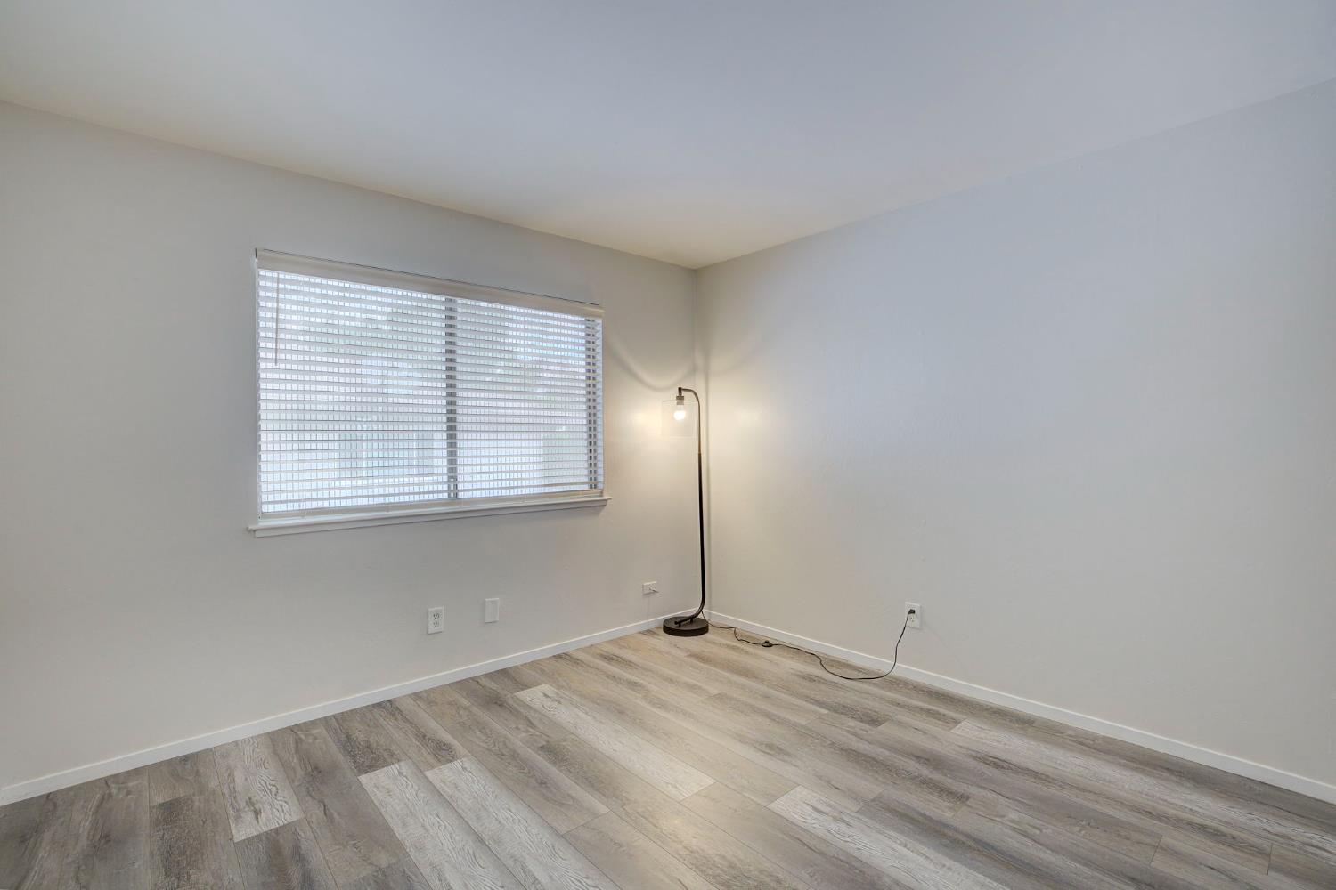 277 Sharp Circle, Unit 2 Roseville, CA 95678 - Photo 16 of 19 an empty room with a window