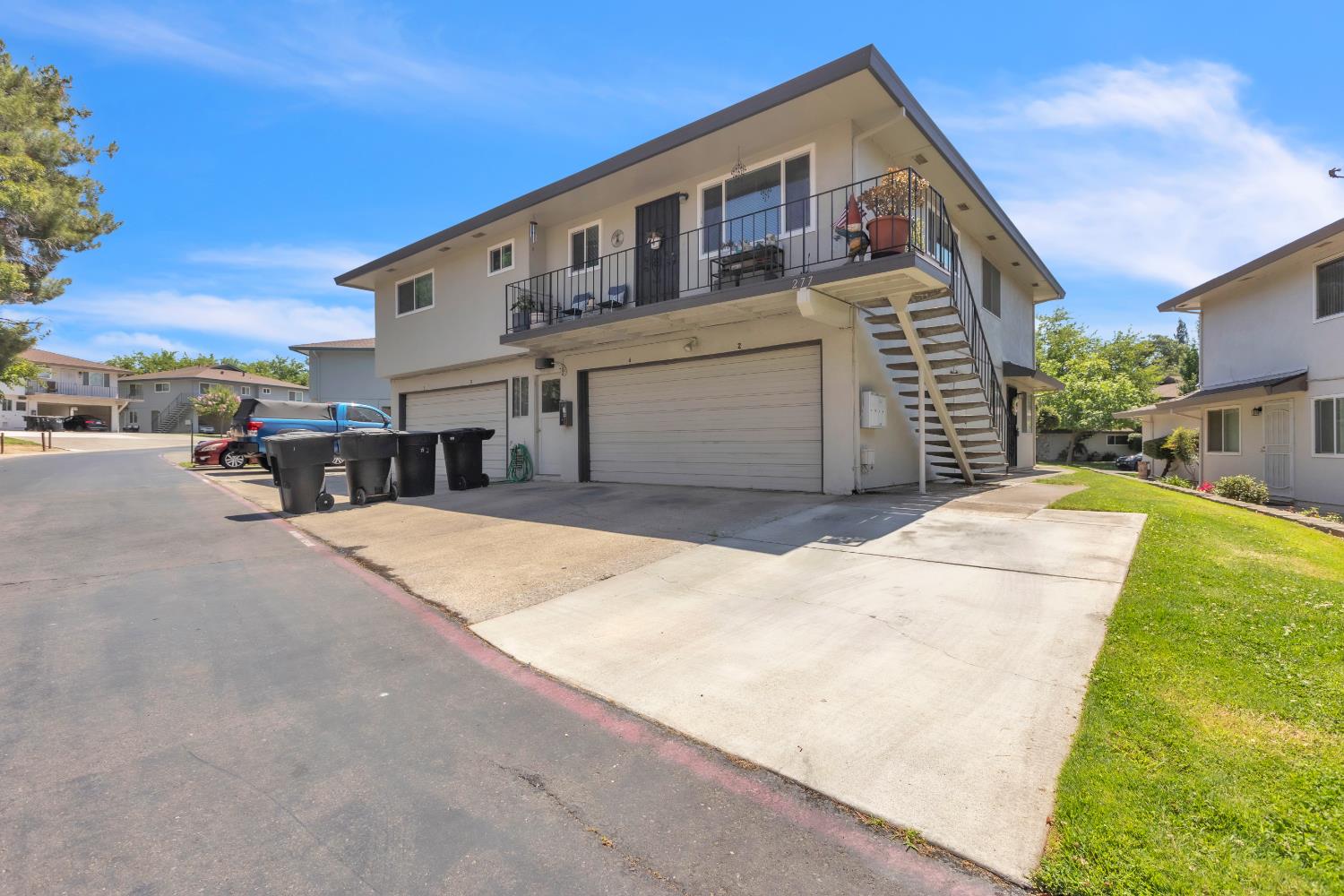 277 Sharp Circle, Unit 2 Roseville, CA 95678 - Photo 18 of 19 a front view of a house with a yard