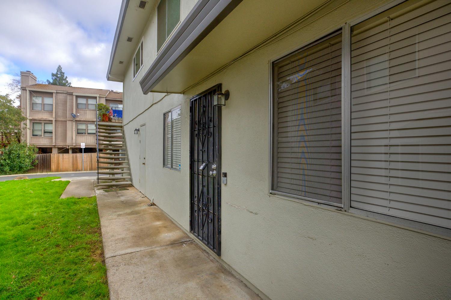 277 Sharp Circle, Unit 2 Roseville, CA 95678 - Photo 4 of 19 a view of a door and a window