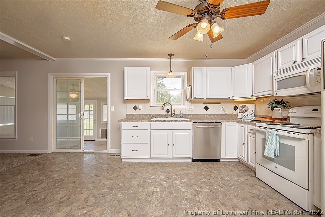 5838 Hunting Ridge Road Hope Mills, NC 28348 - Photo 11 of 34 Gallery Image 11