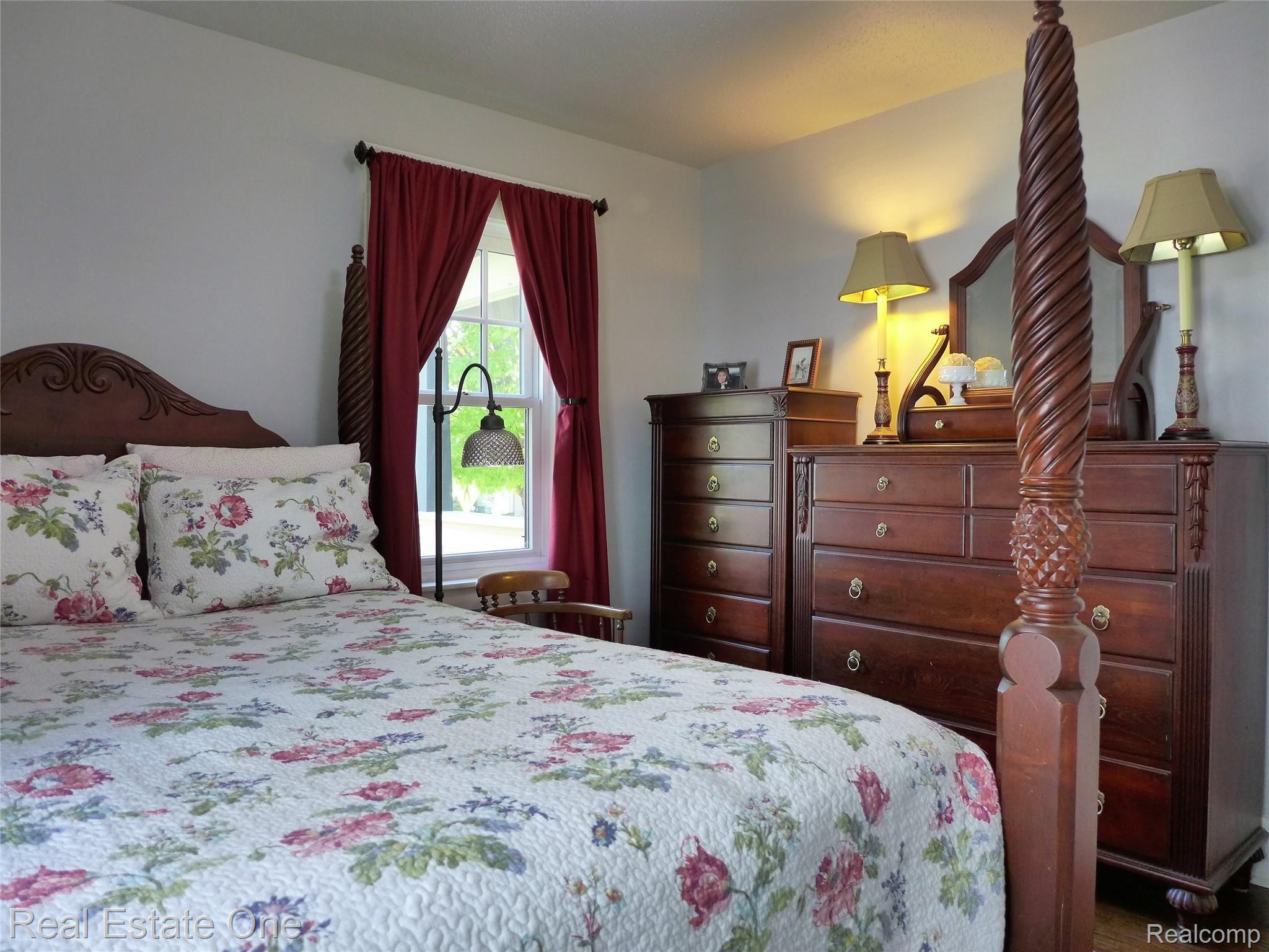 624 Parkdale Avenue Rochester, MI 48307 - Photo 22 of 74 Master Bedroom