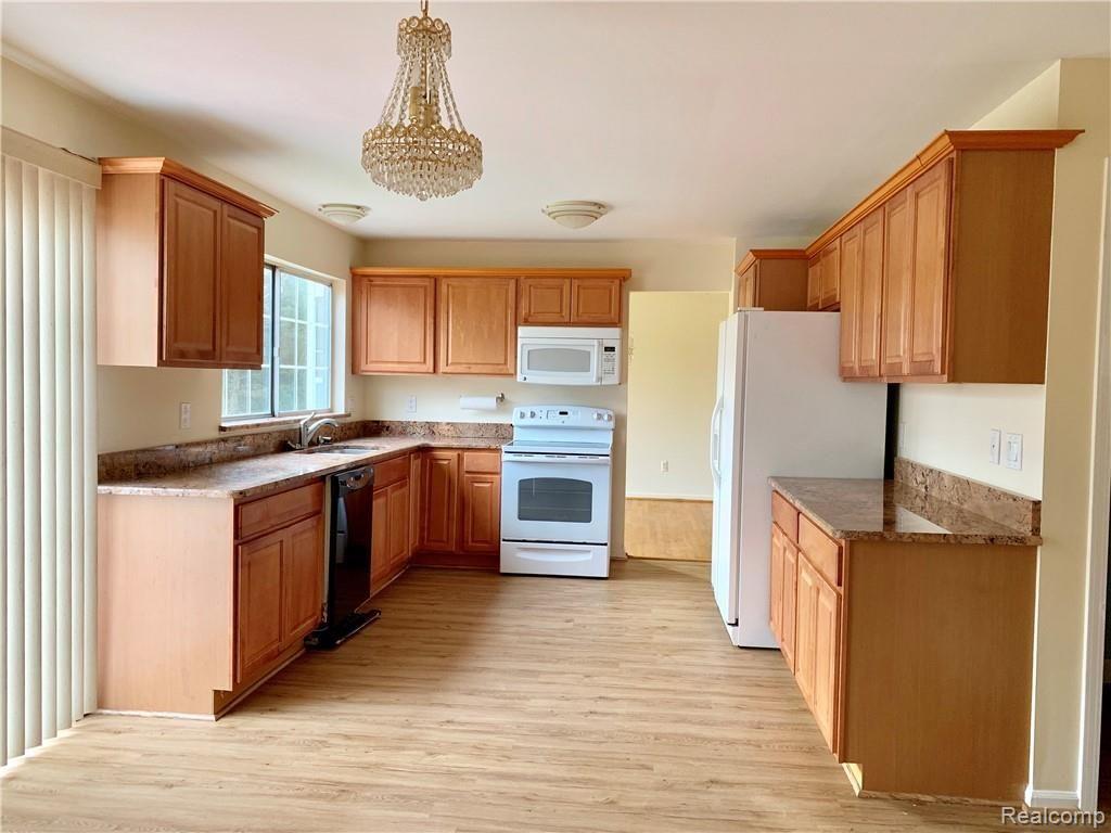 36213 Fredericksburg Road Farmington Hills, MI 48331 - Photo 10 of 29