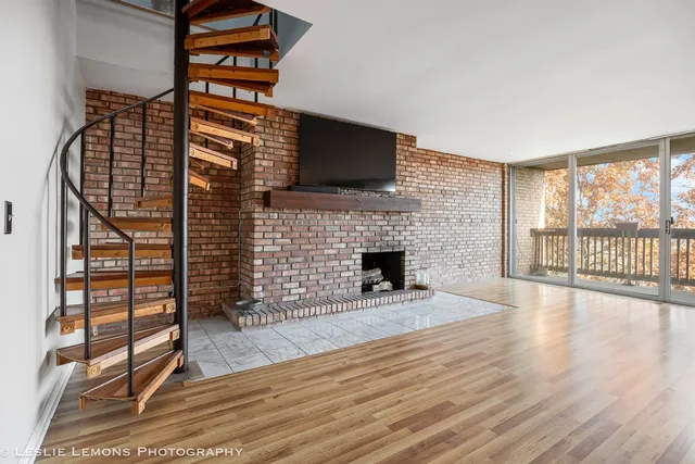 $2,350 | 5600 Hillcrest Lane, Unit 3D, Lisle, IL 60532