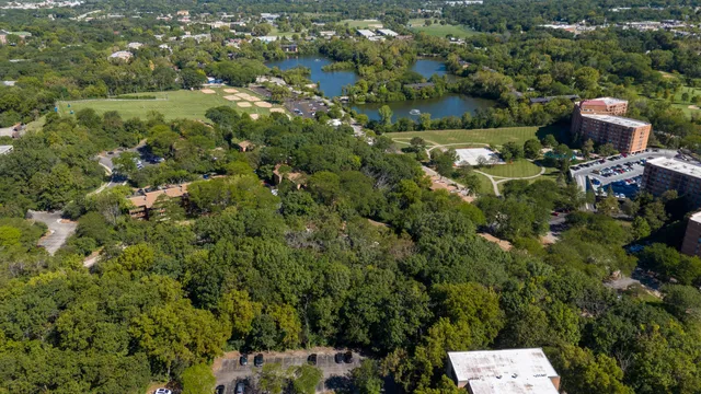 $2,350 | 5600 Hillcrest Lane, Unit 3D, Lisle, IL 60532