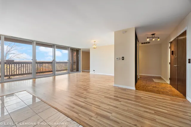 $2,350 | 5600 Hillcrest Lane, Unit 3D, Lisle, IL 60532