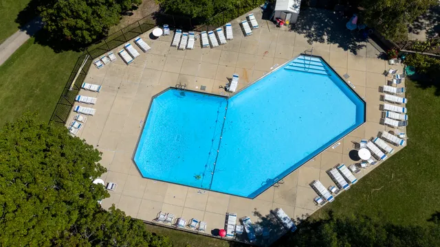 $2,350 | 5600 Hillcrest Lane, Unit 3D, Lisle, IL 60532