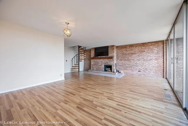 $2,350 | 5600 Hillcrest Lane, Unit 3D, Lisle, IL 60532