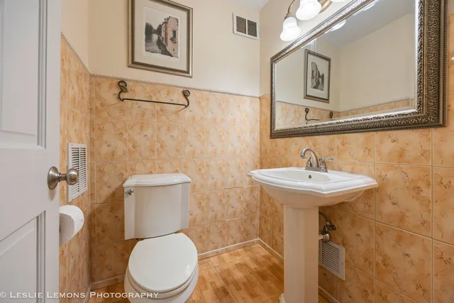 $2,350 | 5600 Hillcrest Lane, Unit 3D, Lisle, IL 60532