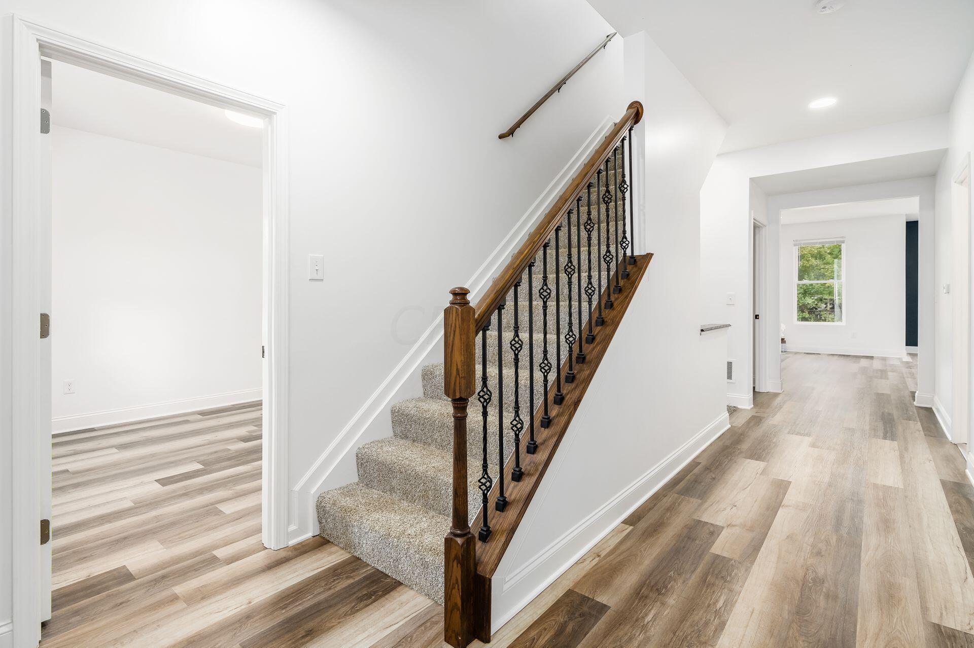2660 Ferris Road Columbus, OH 43224 - Photo 6 of 53 2660 Foyer