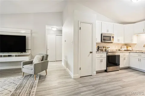 $165,000 | 7519 Triwoods Drive, Unit K, Shrewsbury, MO 63119
