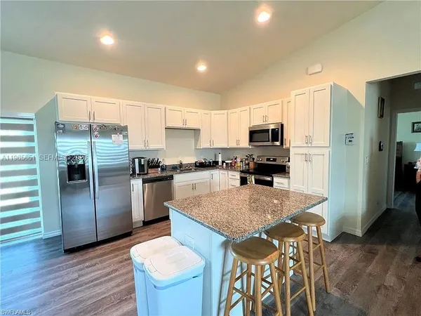 $2,000 | 9003 Largo Circle, Unit 9003, LaBelle, FL 33935