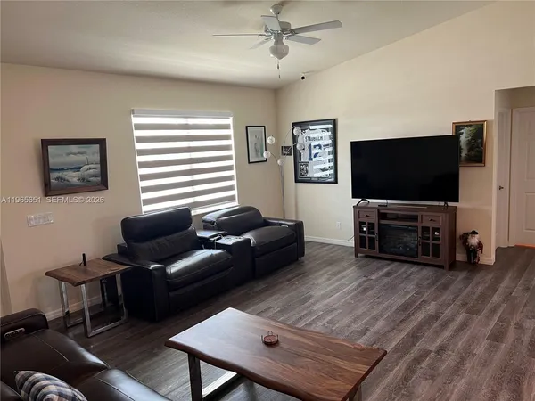 $2,000 | 9003 Largo Circle, Unit 9003, LaBelle, FL 33935