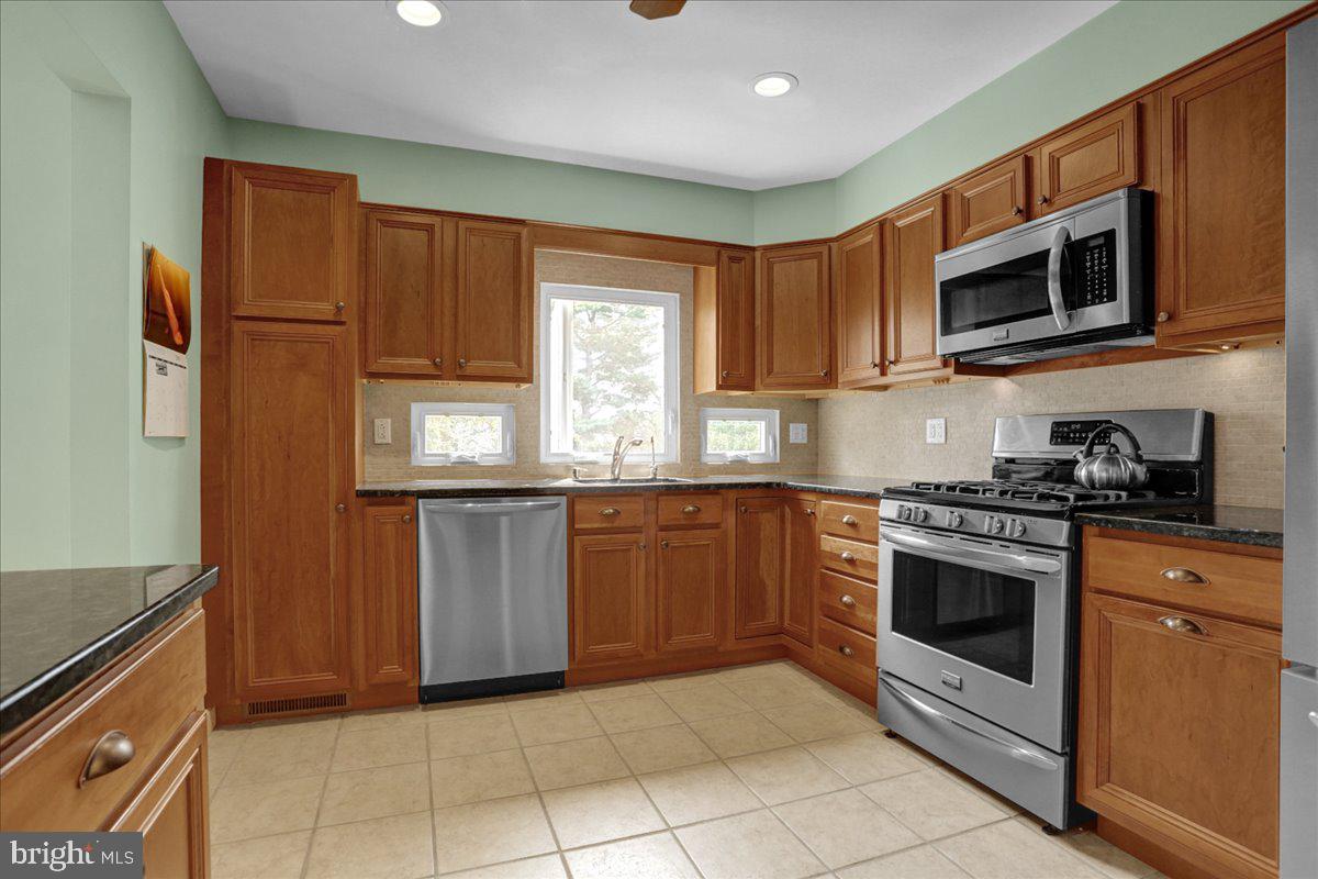 502 Mifflin Boulevard Reading, PA 19607 - Photo 9 of 28 Gallery Image 9