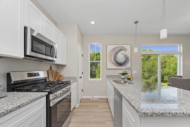 $326,900 | 1584 Meadowview Court, Whitewater, WI 53190