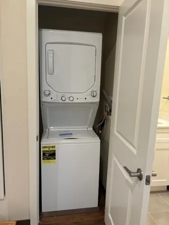 $1,975 | 19 Commercial Street, Unit 306, New Bedford, MA 02740