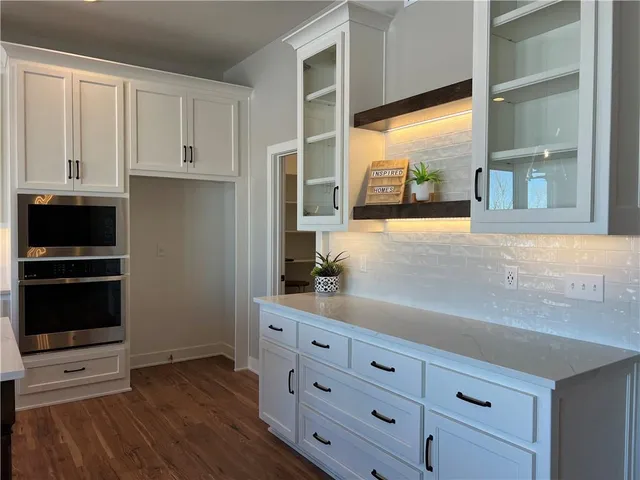 $580,000 | 1132 Southwest Whitby Drive, Lee's Summit, MO 64083