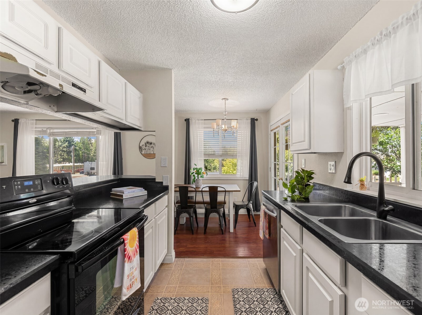 593 Rolfs Place East Wenatchee, WA 98802 - Photo 4 of 40