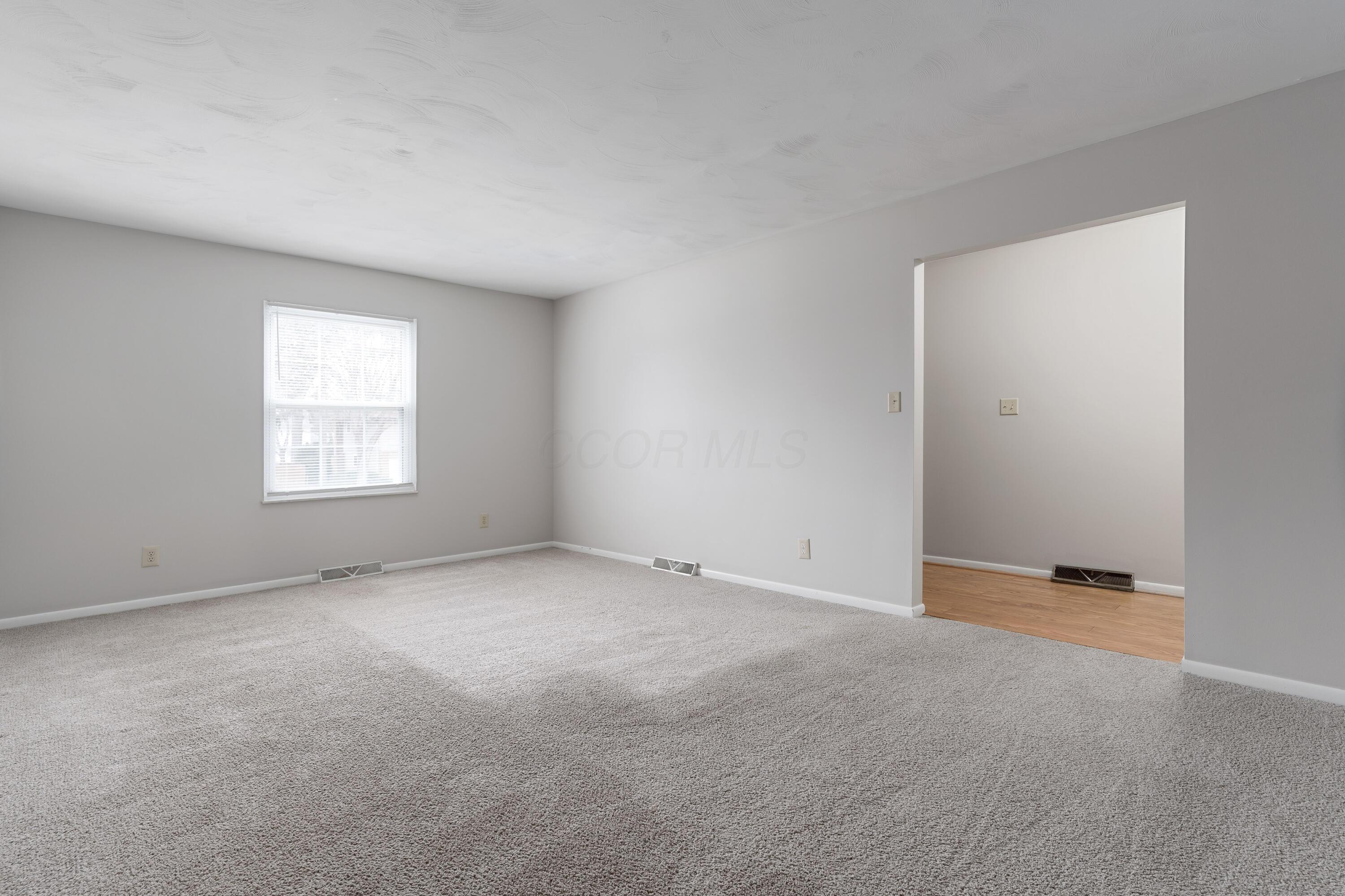 286 Broken Arrow Road Columbus, OH 43230 - Photo 10 of 30 Dining Room