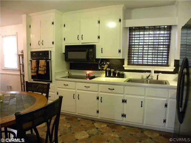 Kitchen - Kitchen with wall oven, flat top electri