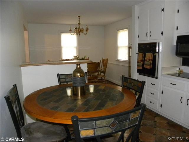 Kitchen - Eat-In area.