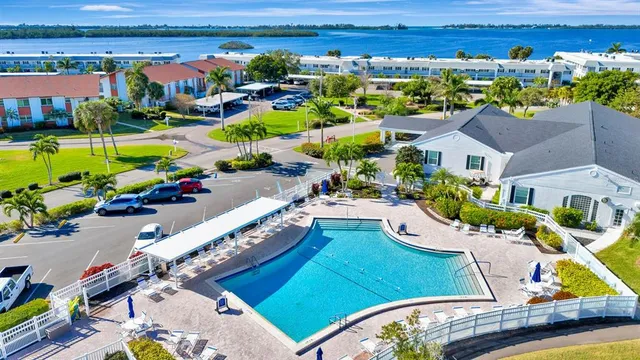 $339,900 | 9421 Kingston Drive, Bradenton, FL 34210