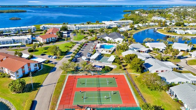 $339,900 | 9421 Kingston Drive, Bradenton, FL 34210