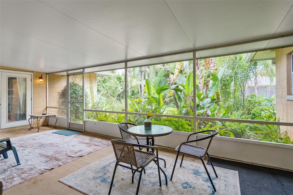 744 Cornwall Road Winter Park, FL 32792 - Photo 19 of 33 a dining room with furniture and a window