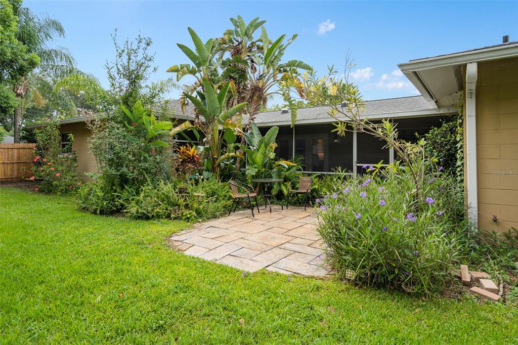 744 Cornwall Road Winter Park, FL 32792 - Photo 29 of 33 a view of a backyard