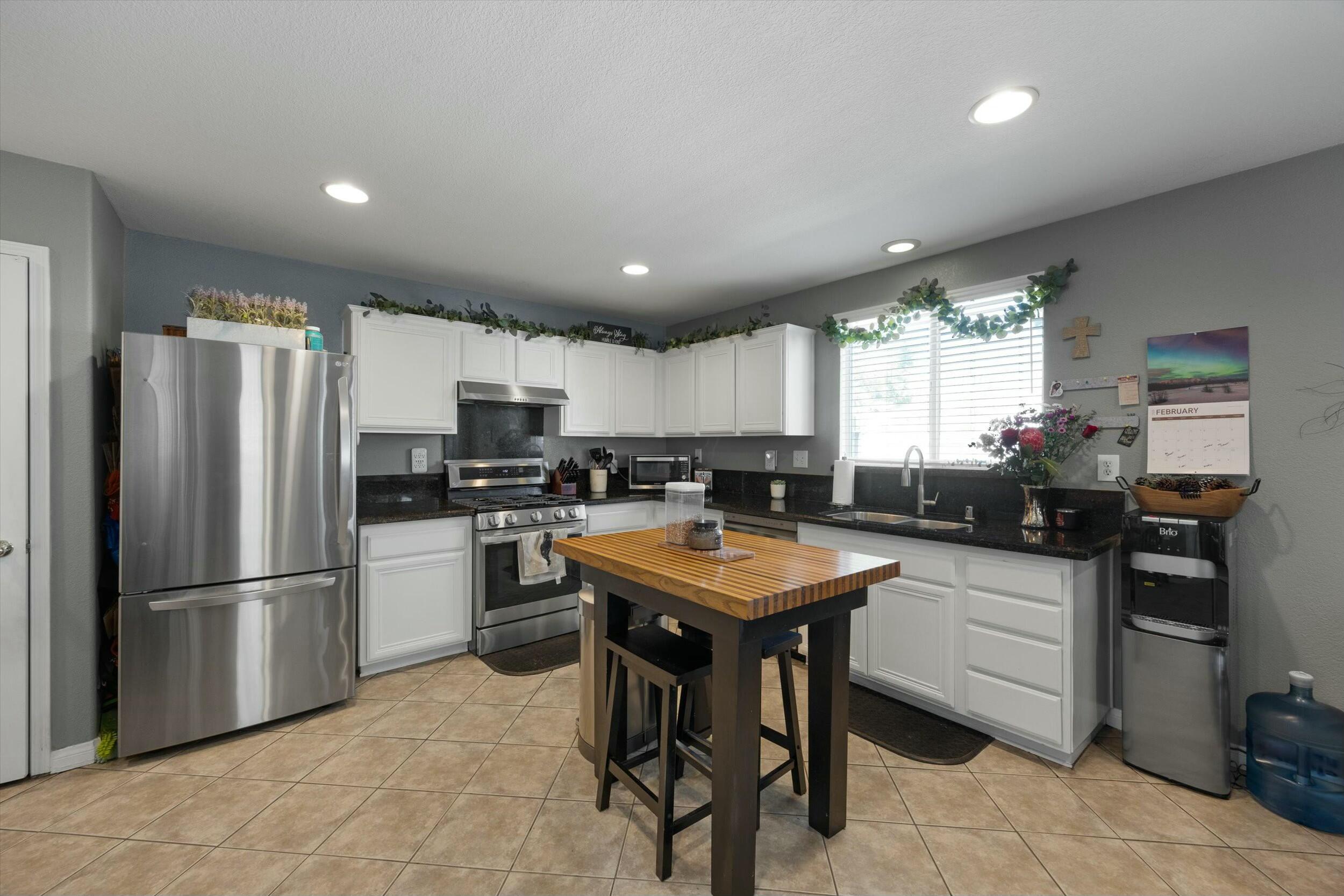 137 Asusena Drive Palmdale, CA 93550 - Photo 11 of 42 tempImagec3Rkm7