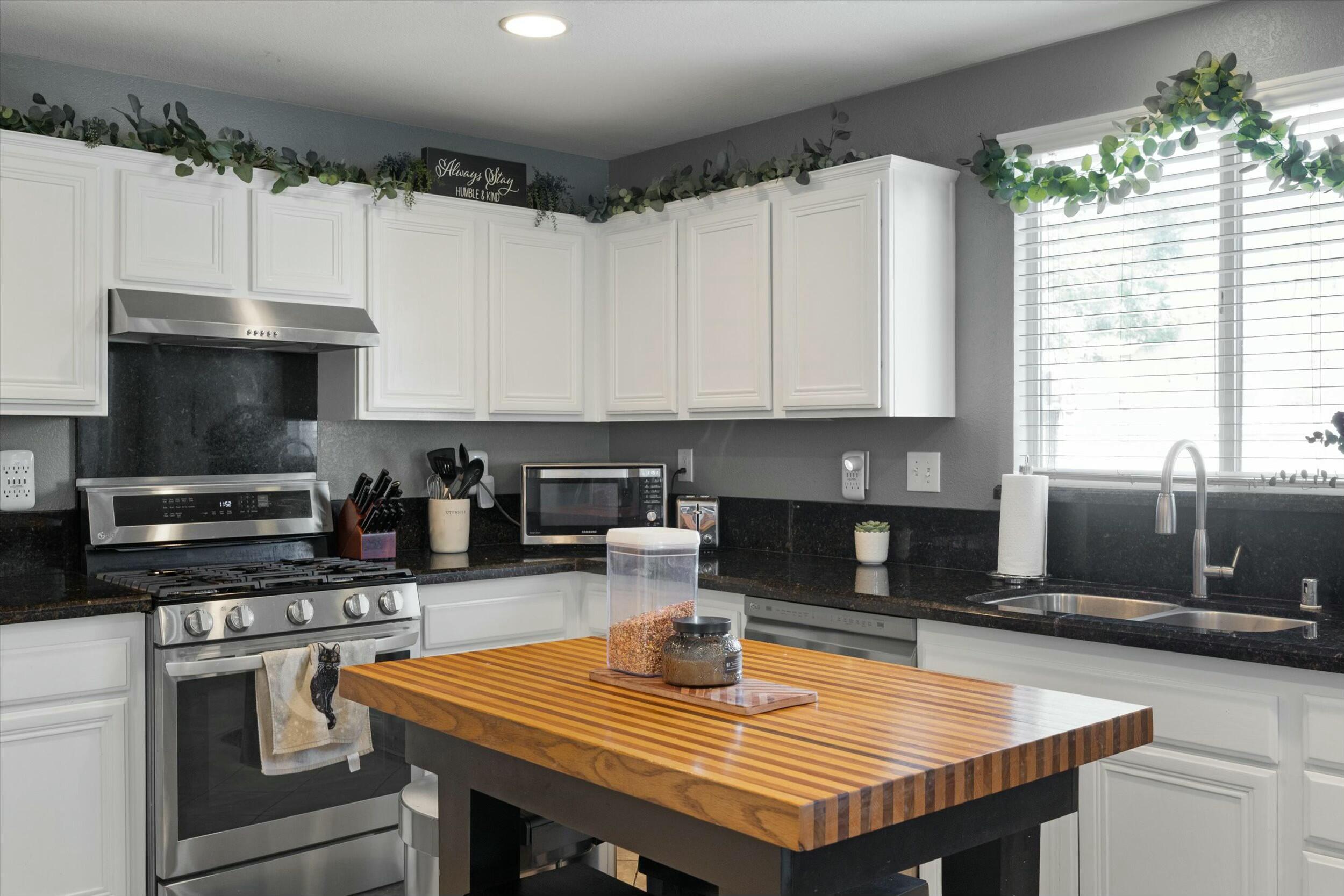 137 Asusena Drive Palmdale, CA 93550 - Photo 12 of 42 tempImageDIhhok