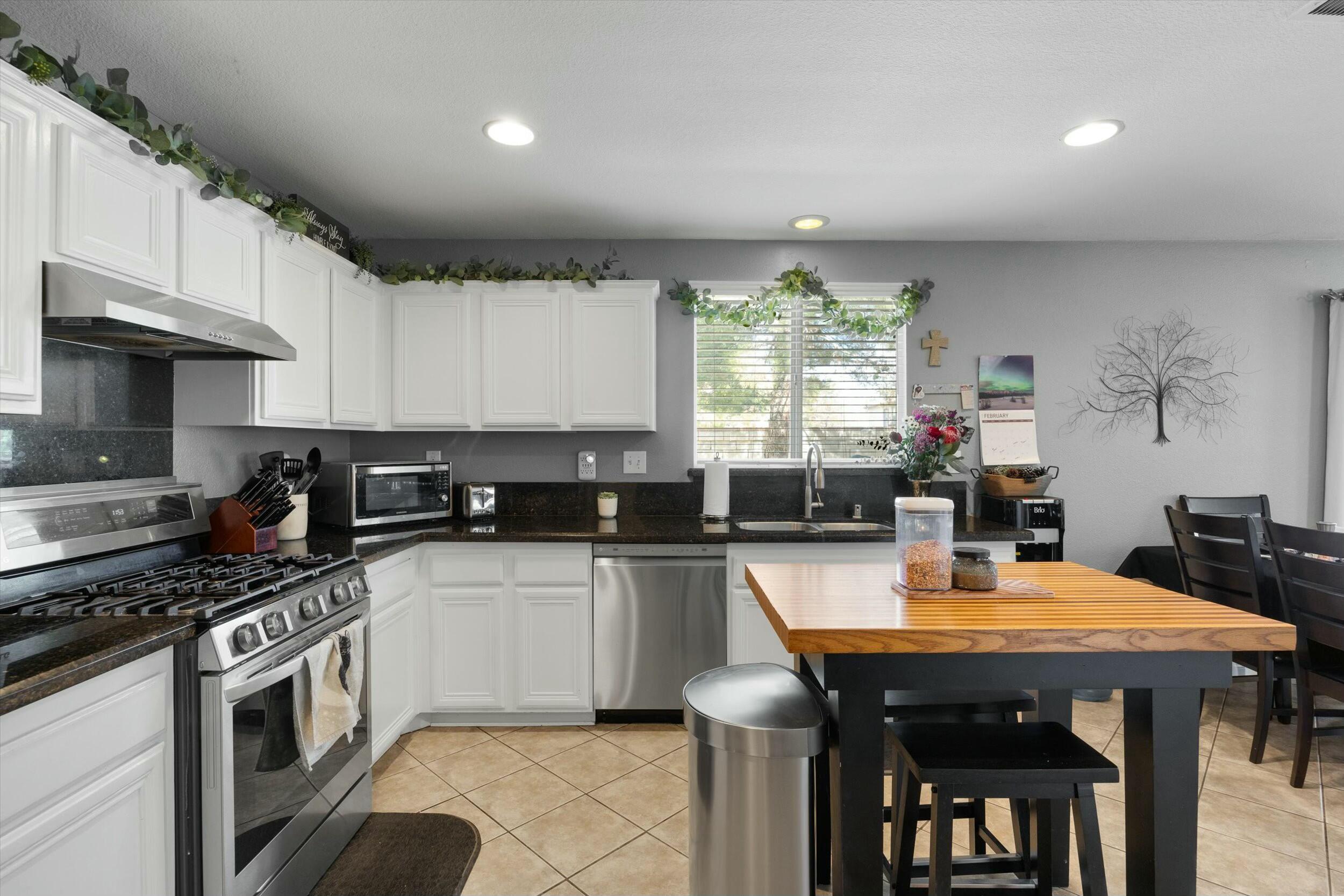 137 Asusena Drive Palmdale, CA 93550 - Photo 14 of 42 tempImageme8auE