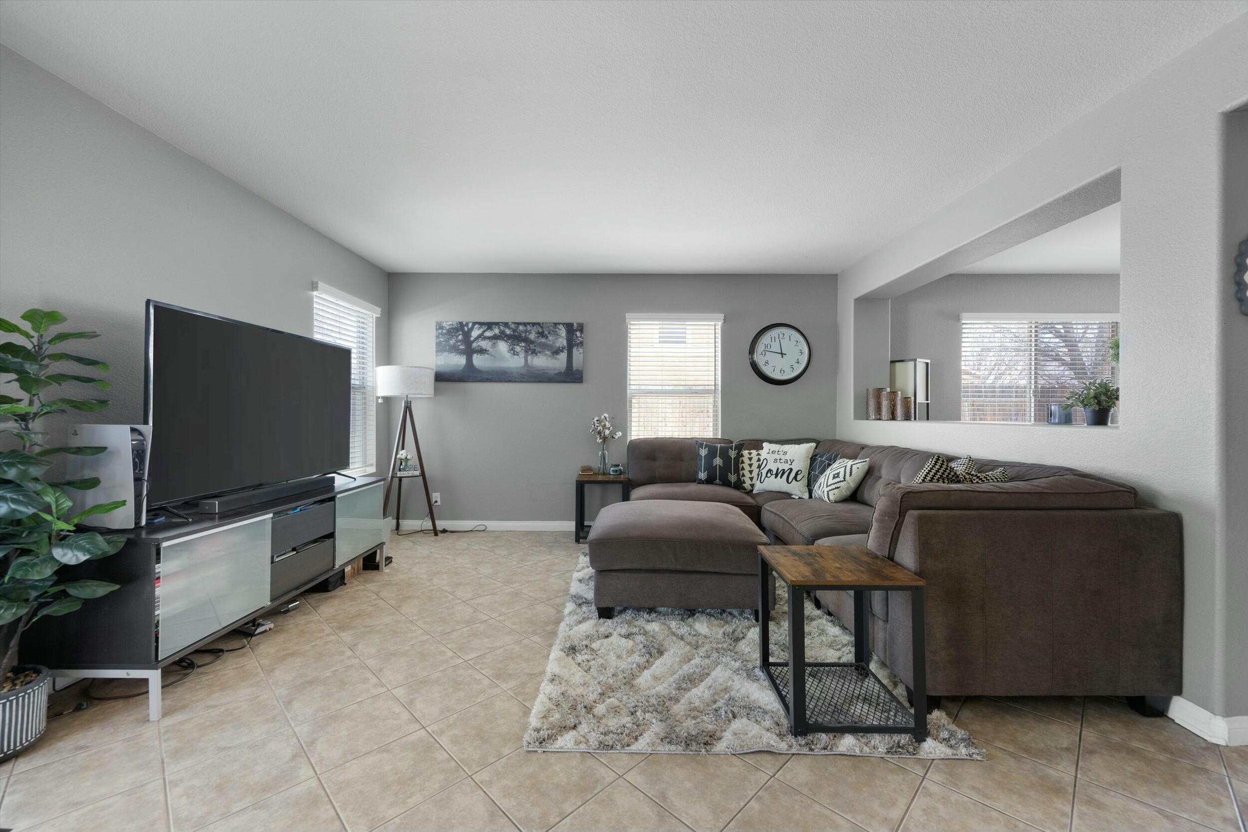 137 Asusena Drive Palmdale, CA 93550 - Photo 5 of 42 tempImagejLapJD