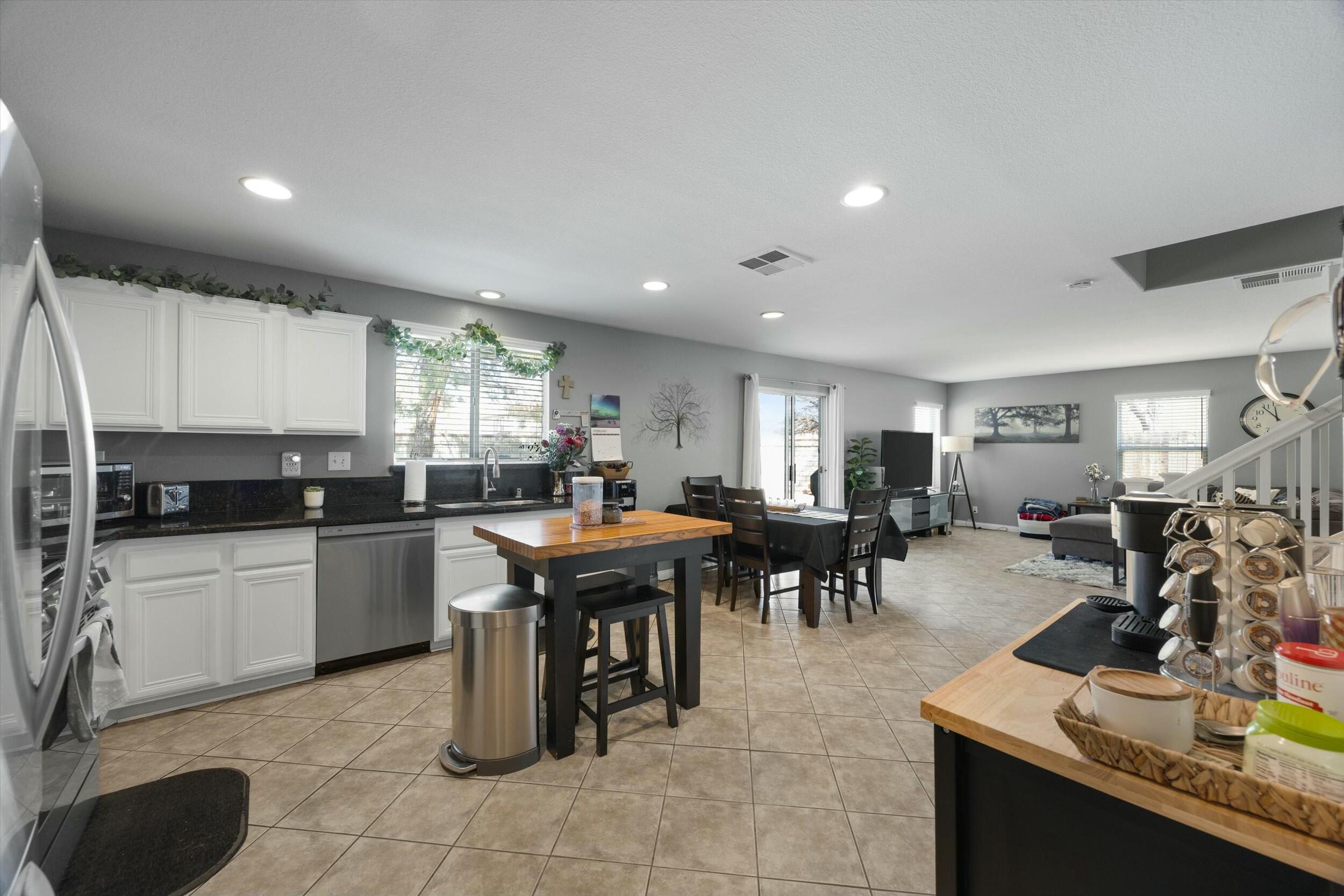 137 Asusena Drive Palmdale, CA 93550 - Photo 10 of 42 tempImageq6HtJL