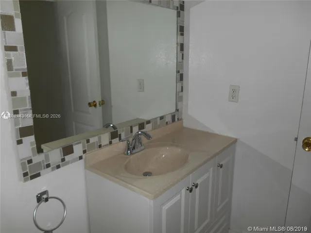 $1,850 | 5122 Northwest 79th Avenue, Unit 305, Doral, FL 33166