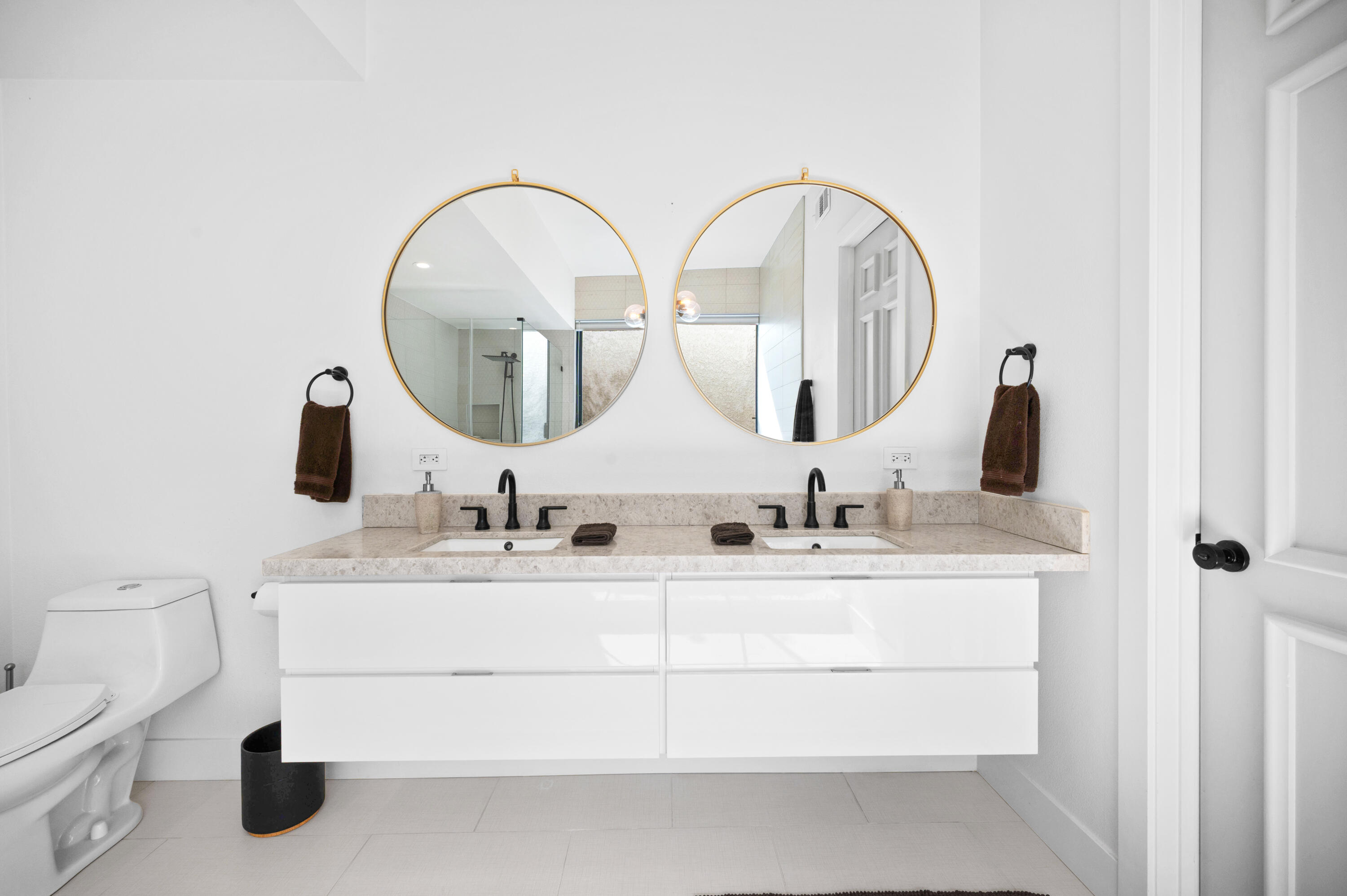 87 Magdalena Drive Rancho Mirage, CA 92270 - Photo 23 of 37 Primary Bathroom