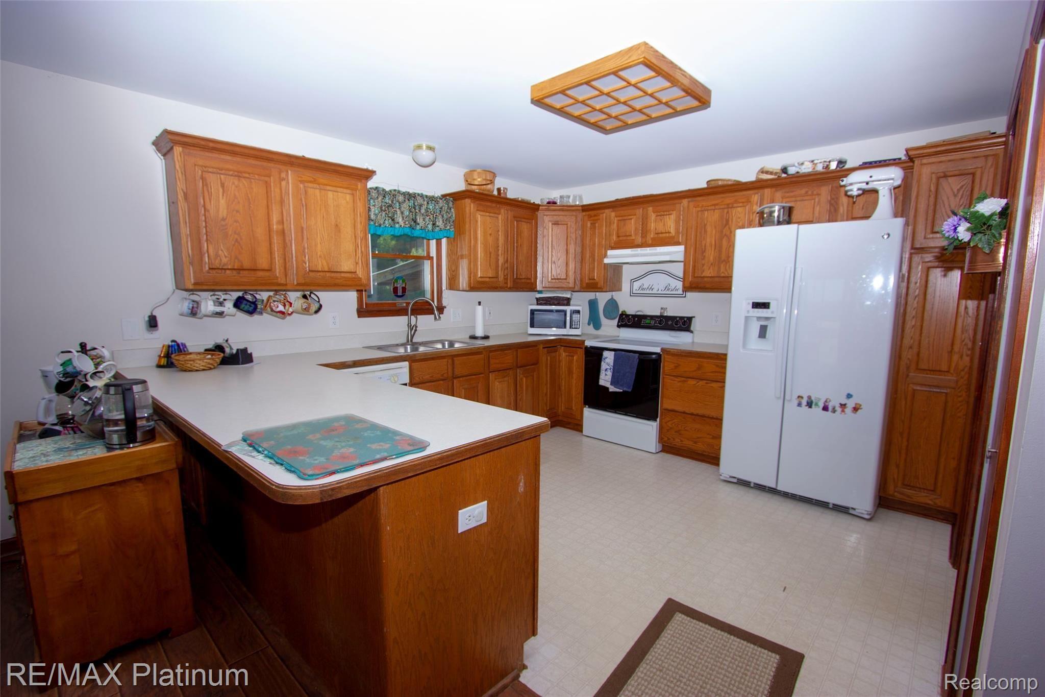 5331 East Clyde Road Howell, MI 48855 - Photo 15 of 28 15. EL Kitchen